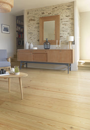 Astuces pour entretenir et raviver un parquet en bois naturellement