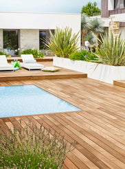 Préparer son sol avant la pose d’une terrasse en pin maritime