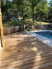 Inspiration Terrasse : Comment un duo de passionnés a créé une superbe plage de piscine avec la terrasse Pin de Gascogne Bois