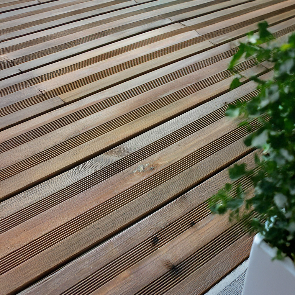 Lame Terrasse Pin Maritime Petits Nœuds Striée Plat 2 faces 22x145x3000 mm Classe 4 Brun