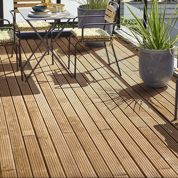 Lame Terrasse Pin Maritime Aboutée Petits Nœuds Biseautée et Rainurée 2 faces 22x120x3000 mm Classe 4 Brun